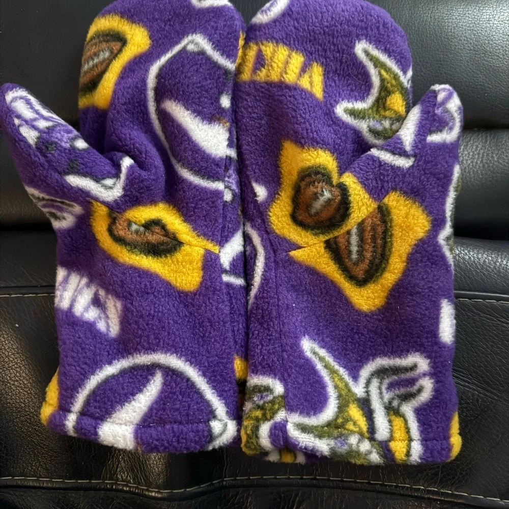 Minnesota Vikings NFL Sweater Fabric Fleece Winter Women's Mittens